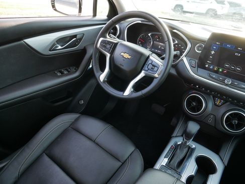 Used 2023 Chevrolet Blazer LT image 9