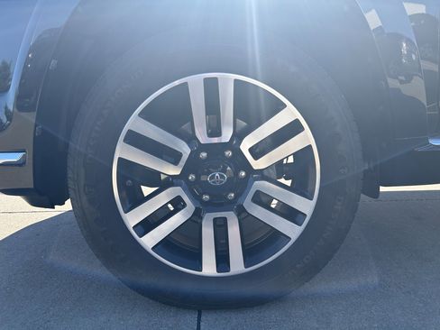 Certified 2018 Toyota 4Runner Limited AWD/4WD image 11