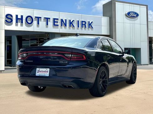 Used 2015 Dodge Charger SXT RWD image 6