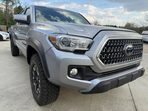 Used 2019 Toyota Tacoma TRD Off-Road w/ Technology Package image 6