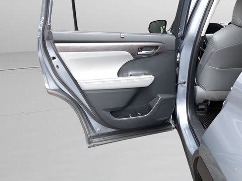 Certified 2020 Toyota Highlander Limited image 16