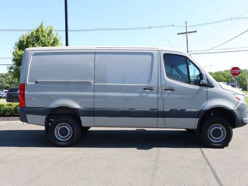 Used 2024 Mercedes-Benz Sprinter 2500 image 6