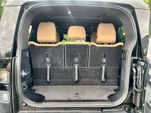 New 2026 Land Rover Defender 130 X-Dynamic SE AWD/4WD image 18