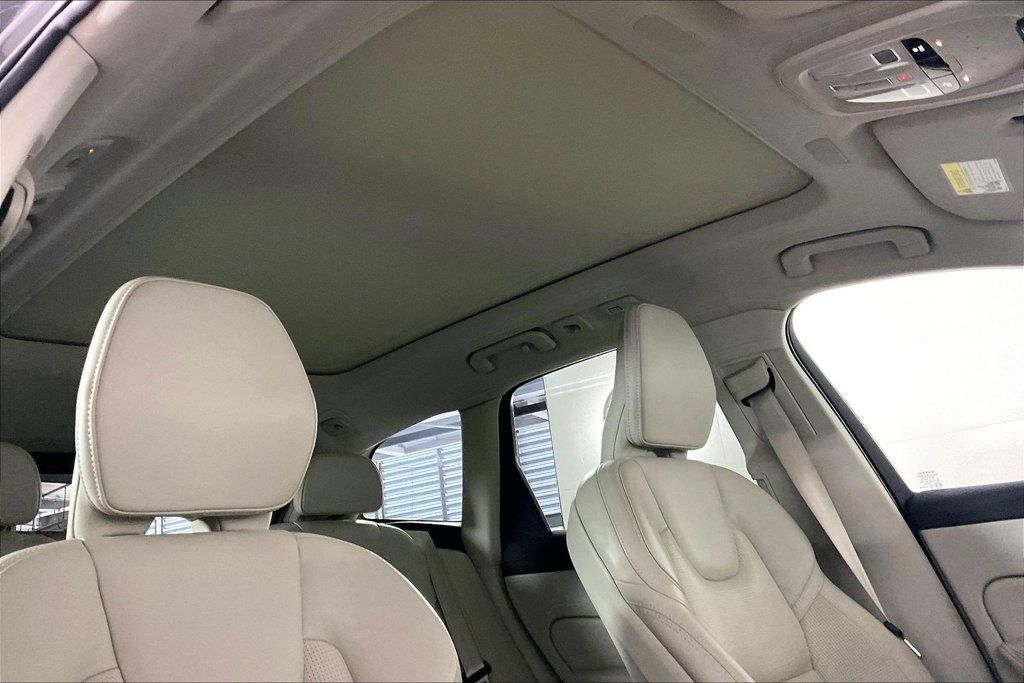 Used 2022 Volvo XC60 B5 Inscription w/ Advanced Package FWD image 29