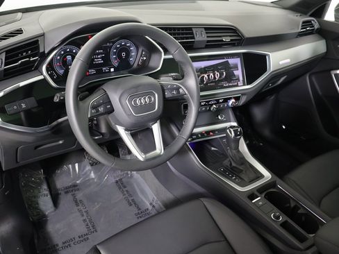 Used 2025 Audi Q3 2.0T Premium Plus w/ Premium Plus Package image 2