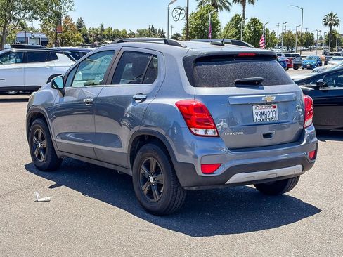 Used 2019 Chevrolet Trax LT w/ LT Convenience Package AWD/4WD image 2