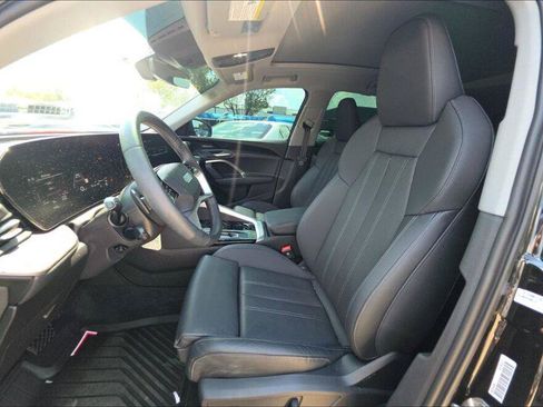 Used 2025 Audi Q5 Premium Plus AWD/4WD image 3