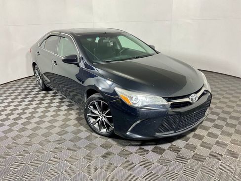 Used 2015 Toyota Camry XSE w/ Moonroof Package image 5