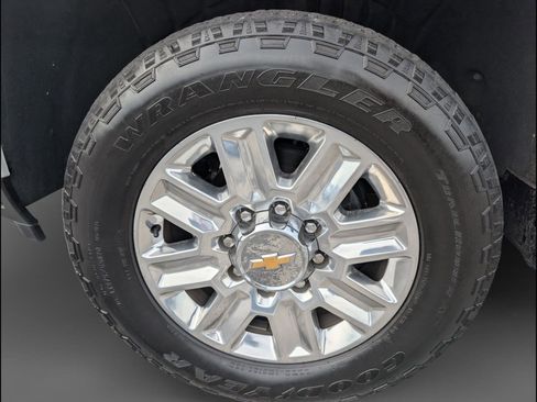 Used 2025 Chevrolet Silverado 2500 High Country w/ High Country Premium Package AWD/4WD image 25