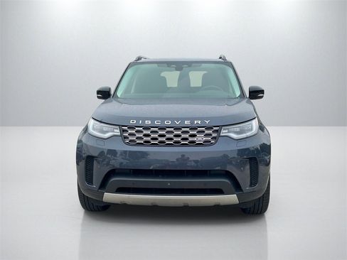 Used 2024 Land Rover Discovery S image 2