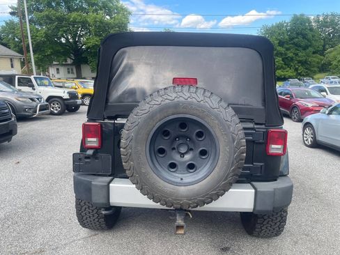 Used 2012 Jeep Wrangler Unlimited Sahara w/ Dual Top Group AWD/4WD image 7