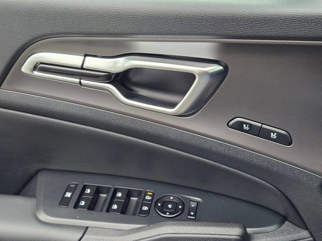 New 2026 Kia Sportage SX FWD image 13