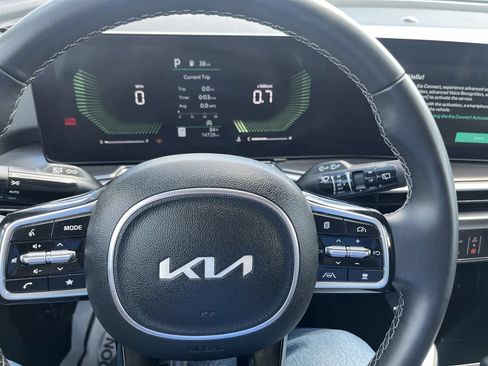 Used 2025 Kia Sorento S FWD image 21