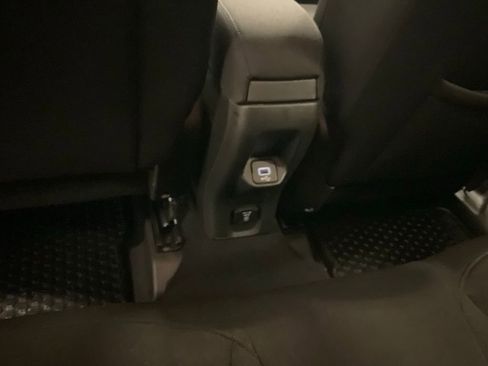 Used 2018 Jeep Renegade Latitude w/ Cold Weather Group image 27