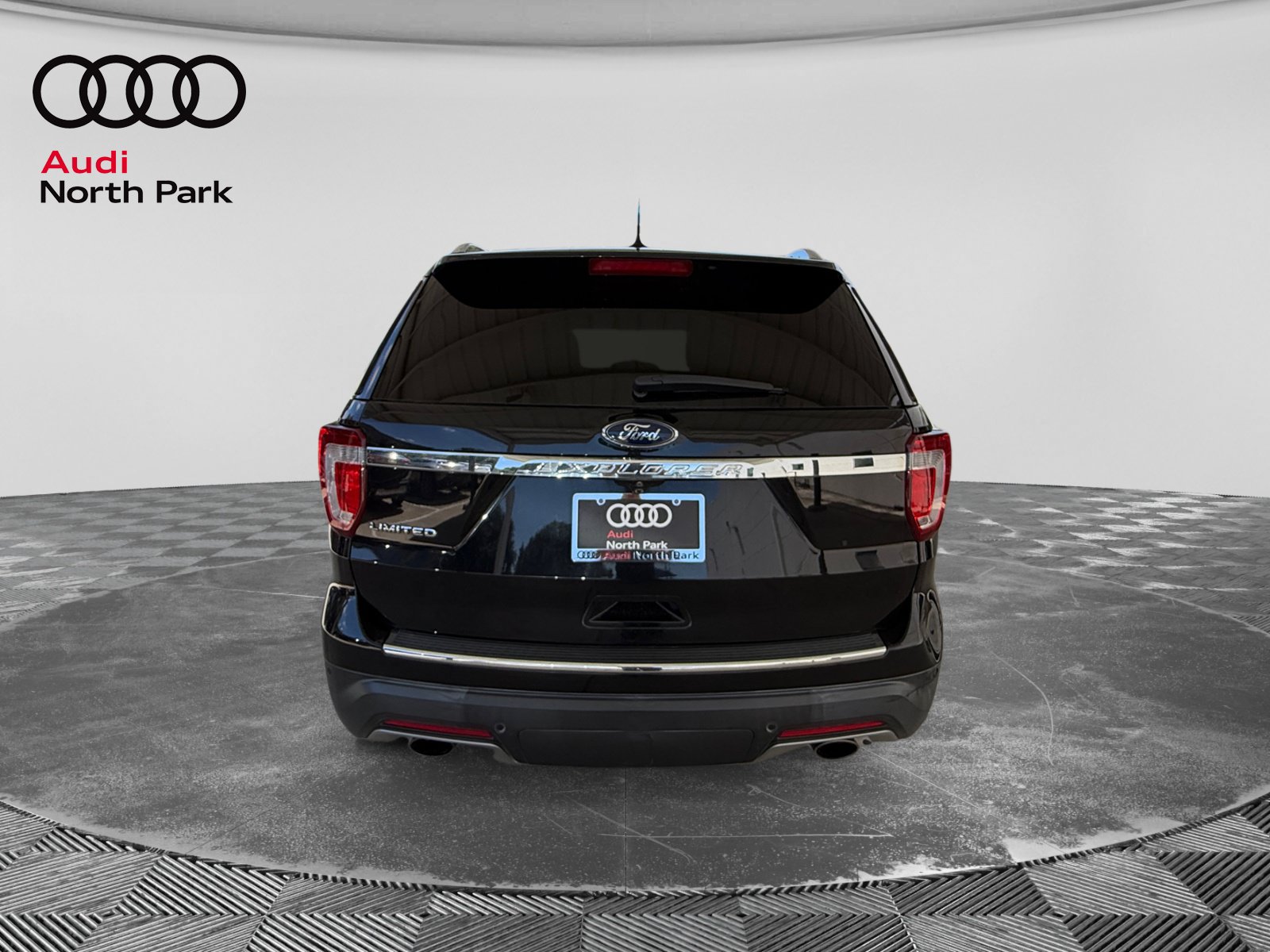 Used 2019 Ford Explorer Limited w/ Class III Trailer Tow Package FWD image 4