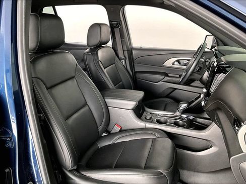 Used 2023 Chevrolet Traverse LT w/ LT Premium Package FWD image 9