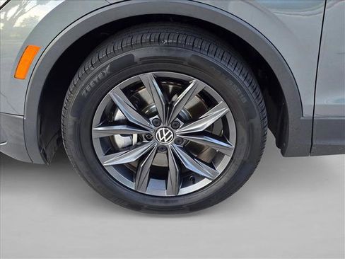 Used 2022 Volkswagen Tiguan SE FWD image 22