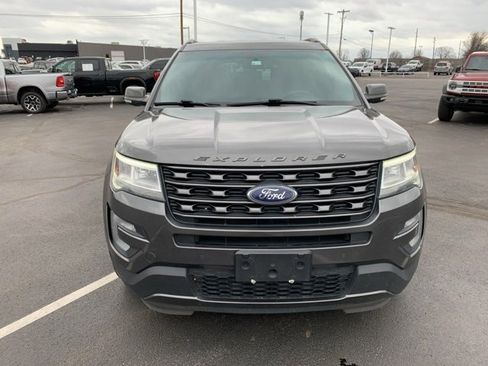 Used 2017 Ford Explorer XLT w/ Equipment Group 202A image 2