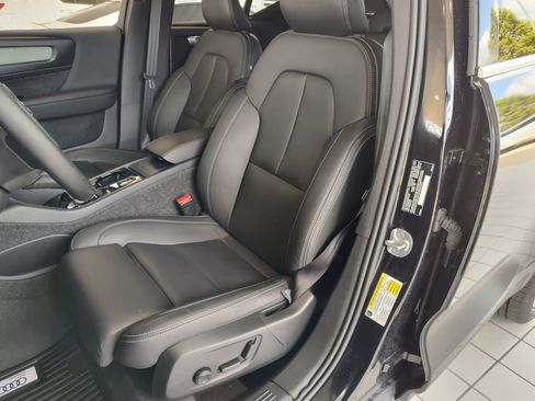 Used 2025 Volvo XC40 B5 Plus AWD/4WD image 22