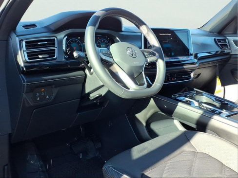 Certified 2024 Volkswagen Atlas Cross Sport SE image 15