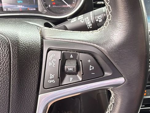 Used 2020 Buick Encore Preferred AWD/4WD image 15