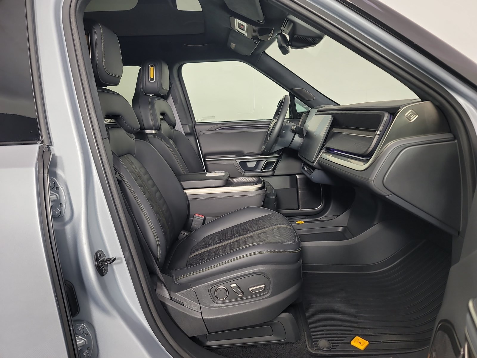 Used 2023 Rivian R1T Adventure Dual AWD/4WD image 23