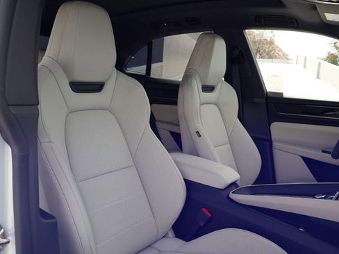 New 2026 Porsche Macan Electric image 24