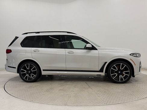 Used 2022 BMW X7 xDrive40i w/ M Sport Package AWD/4WD image 8