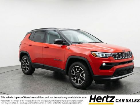 Used 2025 Jeep Compass Trailhawk w/ Trailer Tow Group image 1