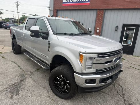 Used 2019 Ford F250 Lariat w/ Lariat Ultimate Package AWD/4WD image 2
