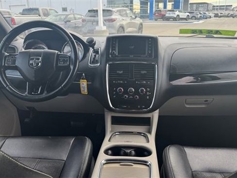 Used 2019 Dodge Grand Caravan SXT image 16