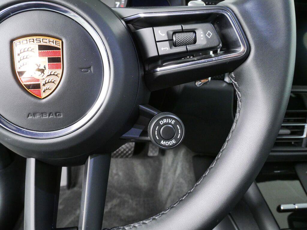 Certified 2026 Porsche Macan GTS AWD/4WD image 11