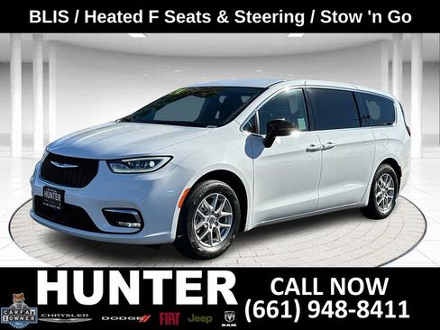Used 2024 Chrysler Pacifica Touring-L FWD image 1