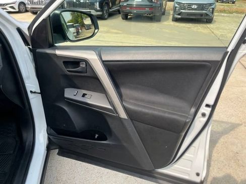 Used 2017 Toyota RAV4 LE FWD image 16