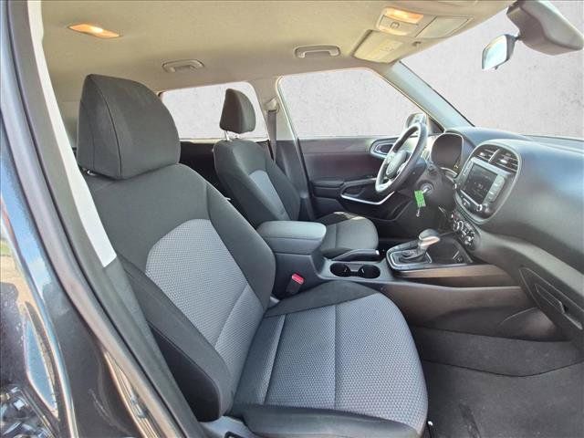 Used 2024 Kia Soul LX w/ Option Group 015 FWD image 18