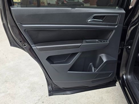 Used 2018 Volkswagen Atlas SEL FWD image 23