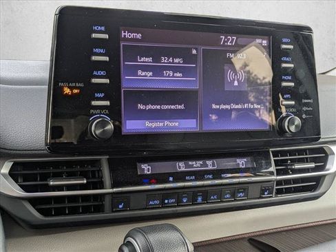 Used 2024 Toyota Sienna XLE FWD image 11