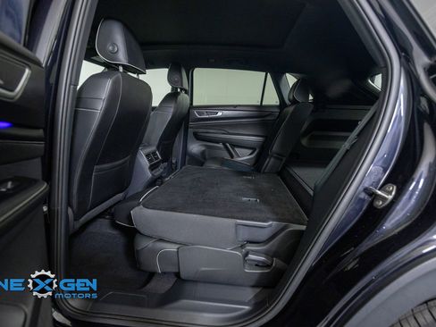 Used 2024 Volkswagen Atlas Cross Sport SEL Premium R-Line AWD/4WD image 29