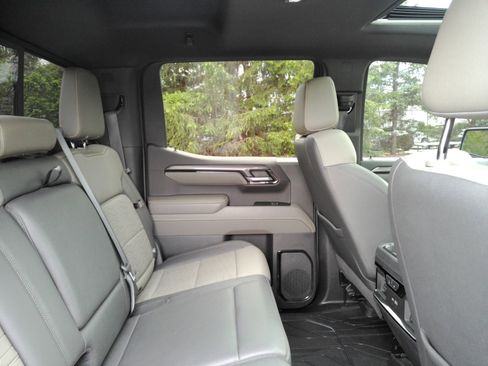 Certified 2022 Chevrolet Silverado 1500 ZR2 w/ Technology Package AWD/4WD image 18