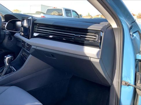 Used 2025 Volkswagen Jetta SE image 18