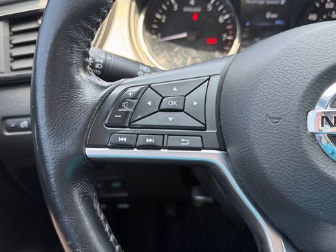 Used 2017 Nissan Rogue SV FWD image 19