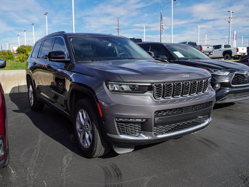 Used 2022 Jeep Grand Cherokee L Limited w/ Luxury Tech Group II AWD/4WD image 2