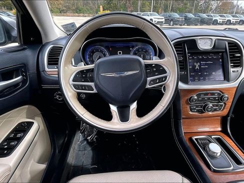 Used 2019 Chrysler 300 C w/ Safetytec Plus Group image 5