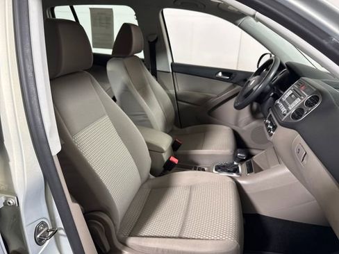 Used 2010 Volkswagen Tiguan SE AWD/4WD image 14