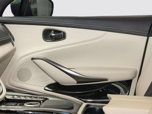 Used 2024 Aston Martin DBX AWD/4WD image 13