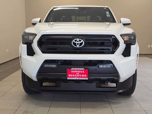 Certified 2025 Toyota Tacoma SR5 w/ SR5 Upgrade Package AWD/4WD image 6