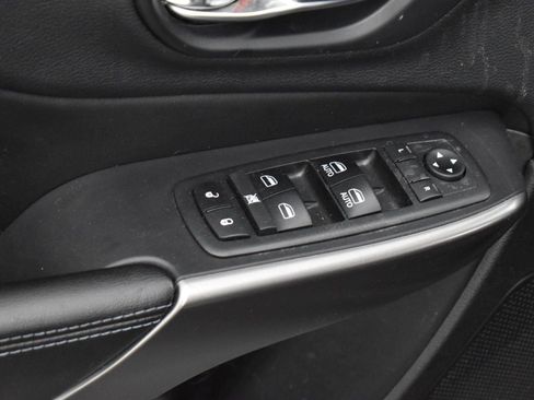 Used 2019 Jeep Cherokee Latitude Plus image 11