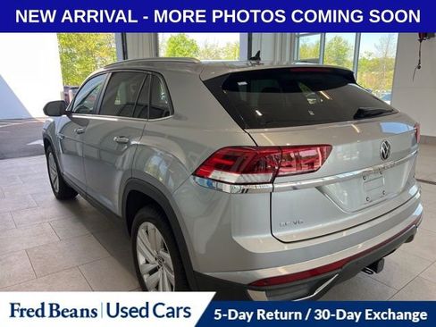 Used 2023 Volkswagen Atlas Cross Sport SE w/ Panoramic Sunroof Package AWD/4WD image 3