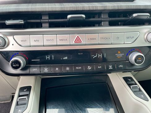 Used 2023 Kia Telluride EX w/ EX Captain's Chair Package image 16