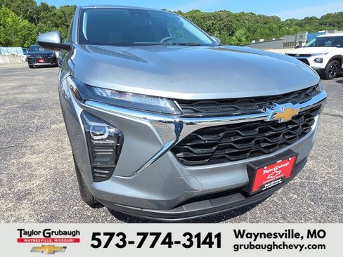 New 2026 Chevrolet Trax LS w/ LS Convenience Package FWD image 11